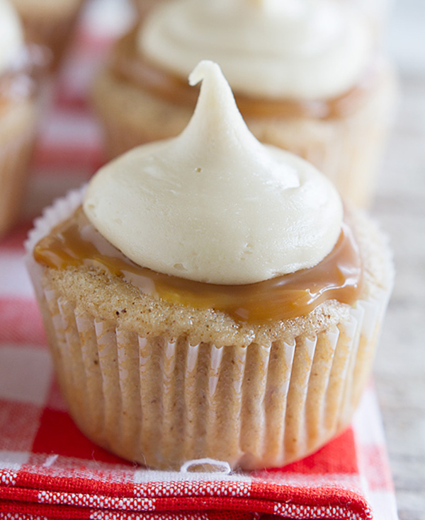طريقة عمل كب كيك التفاح بالكراميل الشهي Caramel-Apple-Cupcakes-Taste-and-Tell-2