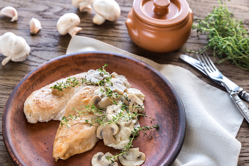 chicken-in-mashroom-and--cream.jpg