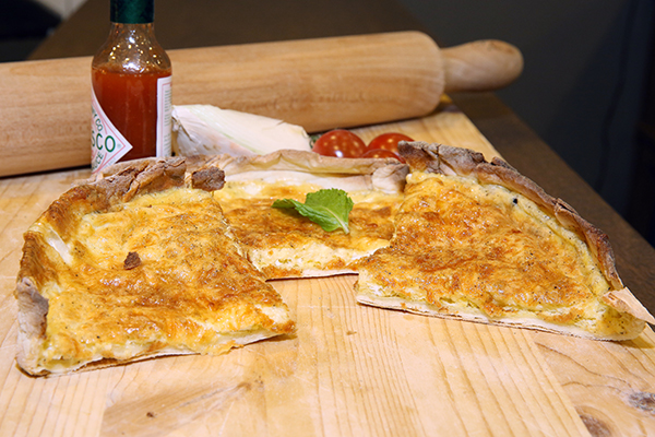 طريقة عمل منقوشة البيض بالجبنة Manaqeesh-eggs-and-cheese