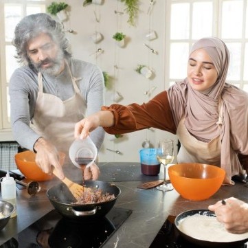 سباق الوقت في رمضان.. وكيف يمكن تنظيم وقت الأم العاملة؟