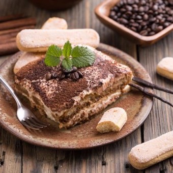 حلى البسكويت البارد بالشوكولاتة والكريمة