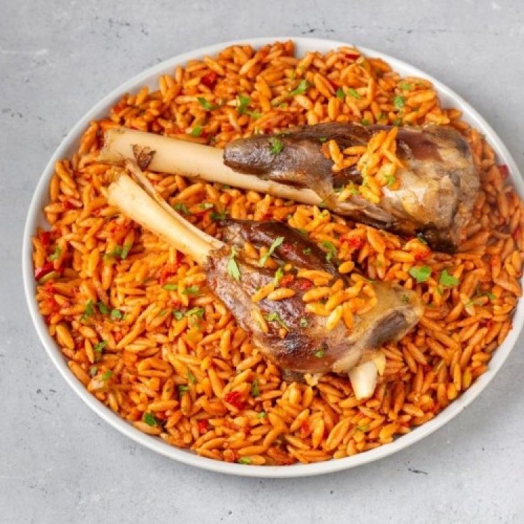 ملف لأطباق المطاعم في البيت