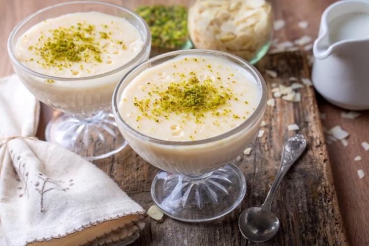 حلى السميد بالقشطة