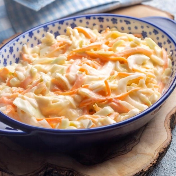 سلطة الملفوف والجزر بالمايونيز