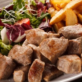 اللحمة المحمرة بعد سلقها