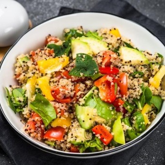 سلطة الكينوا بالخضار لمرضى السكري