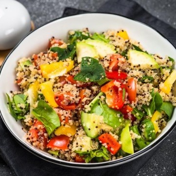 سلطة الكينوا بالخضار لمرضى السكري