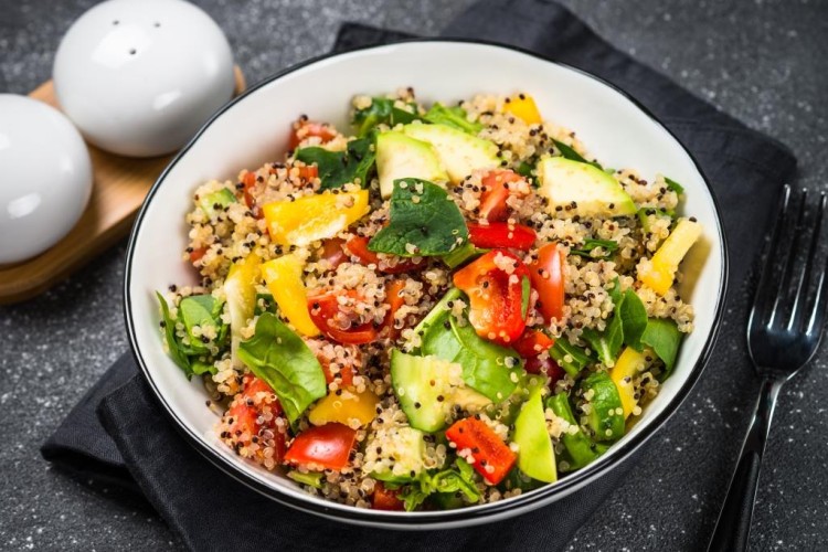 سلطة الكينوا بالخضار لمرضى السكري