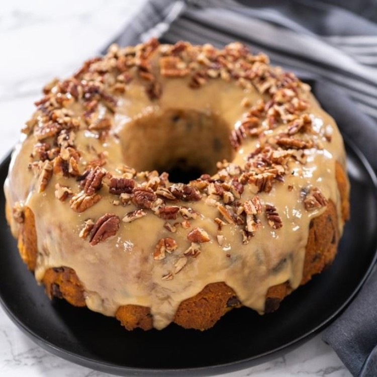 كيك بالعسل والقهوة وجوز البيكان