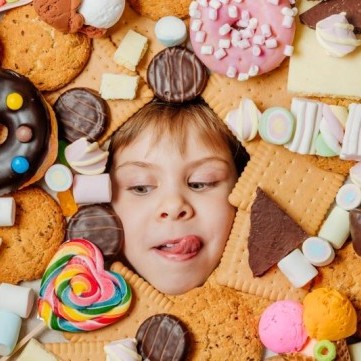 نصائح لحماية الأطفال من الإفراط في تناول حلويات عيد الفطر
