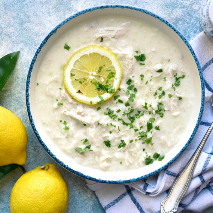 شوربة الدجاج بلسان العصفور والكريمة