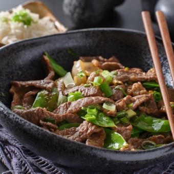 اللحم بالصوص الحار الآسيوي