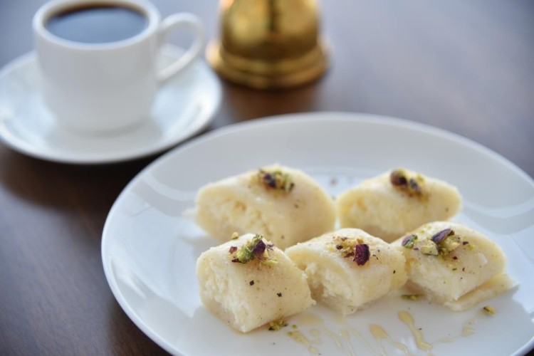 حلاوة الجبن بالموزاريلا والفستق