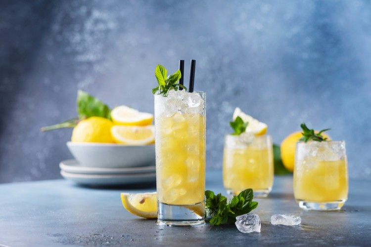 عصير الليمون بالنعناع والزنجبيل البارد