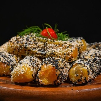 لفائف رقائق الأرز وشرائح التيركي بالفيديو