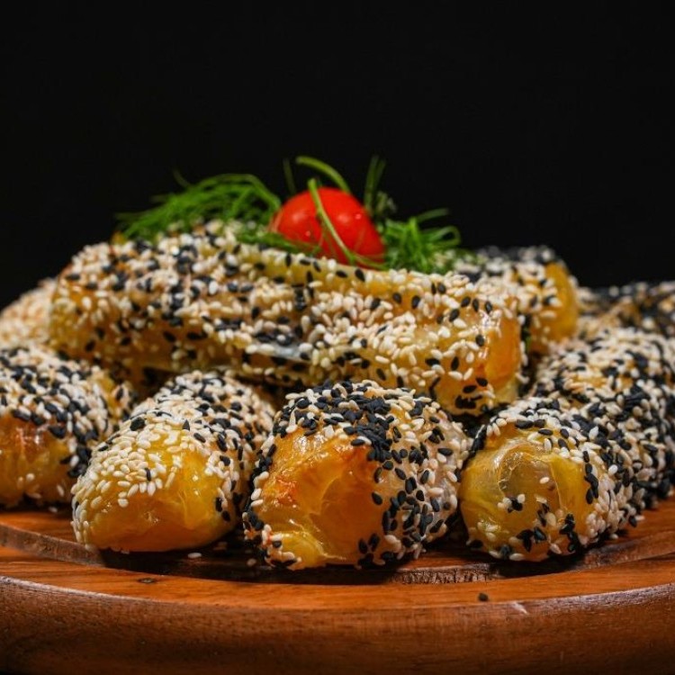 لفائف رقائق الأرز وشرائح التيركي بالفيديو