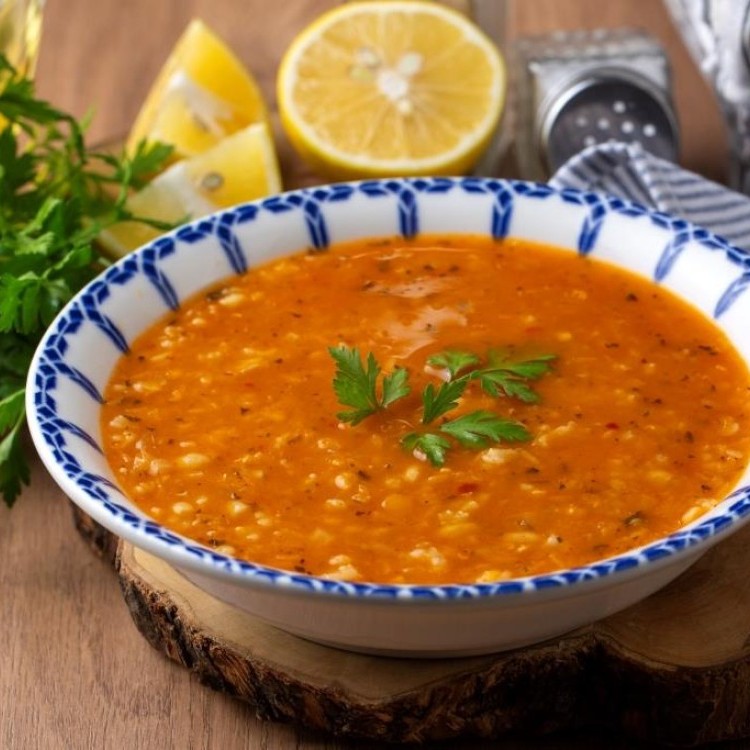 شوربة العدس الأحمر على الطريقة التركية