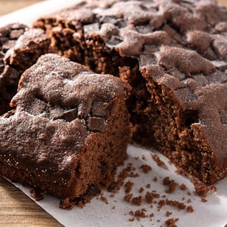 طريقة عمل البراونيز بخليط الكيك