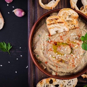 بابا غنوج مدخن