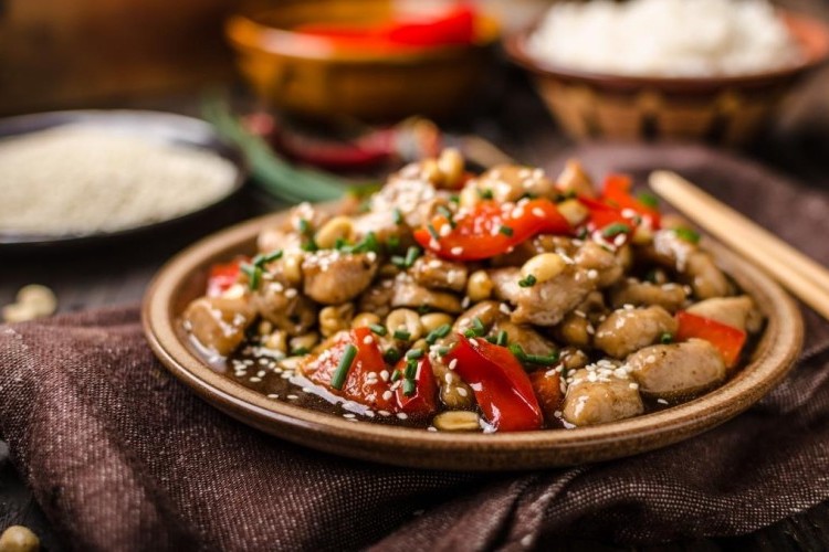 الدجاج بالكاجو بالطريقة الآسيوية