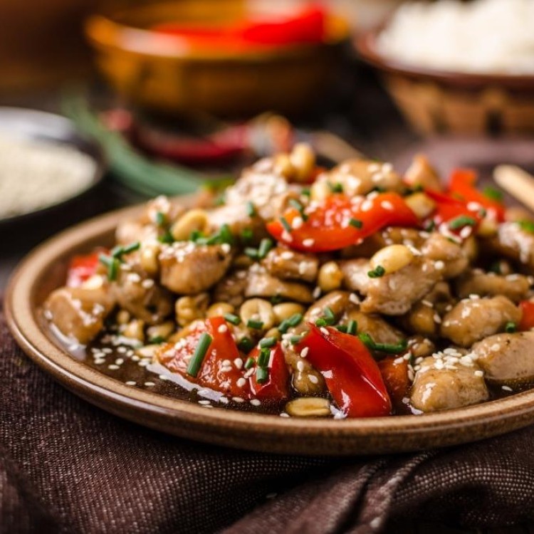 الدجاج بالكاجو بالطريقة الآسيوية