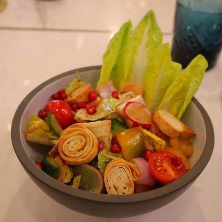 سلطة الفتوش بالفجل