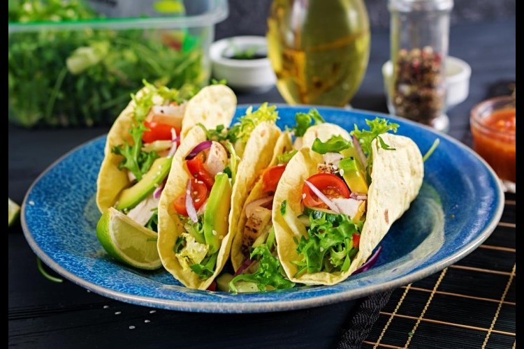 تاكو الدجاج بالقلاية الهوائية للرجيم