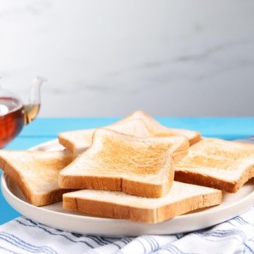 خبز التوست الأبيض بالحليب