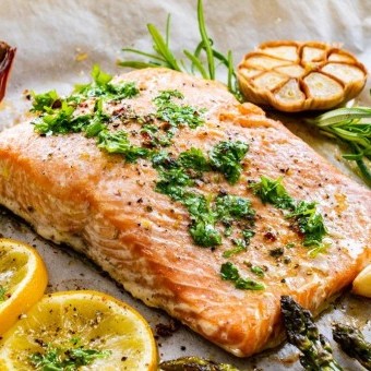 السلمون بالفرن