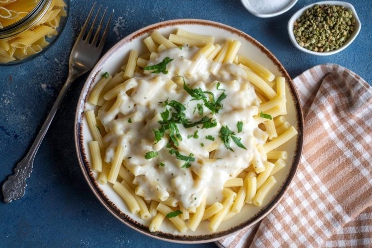 مكرونة بالكريمة الخفيفة
