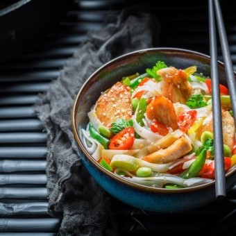 شوربة دجاج آسيوية