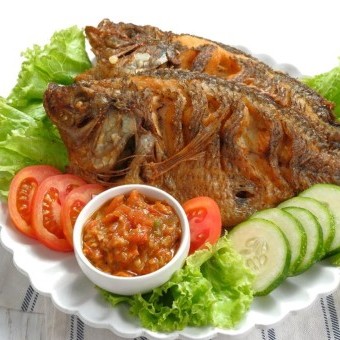 سمك مقلي مقرمش بالطريقة التقليدية