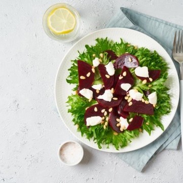 سلطة البنجر والجبن الفيتا
