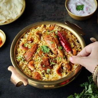 برياني الدجاج بالزعفران