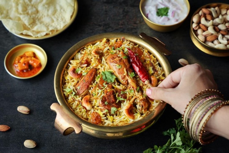 برياني الدجاج بالزعفران