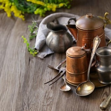 كيفية تنظيف أدوات الخبز المعدنية والتخلص من الصدأ