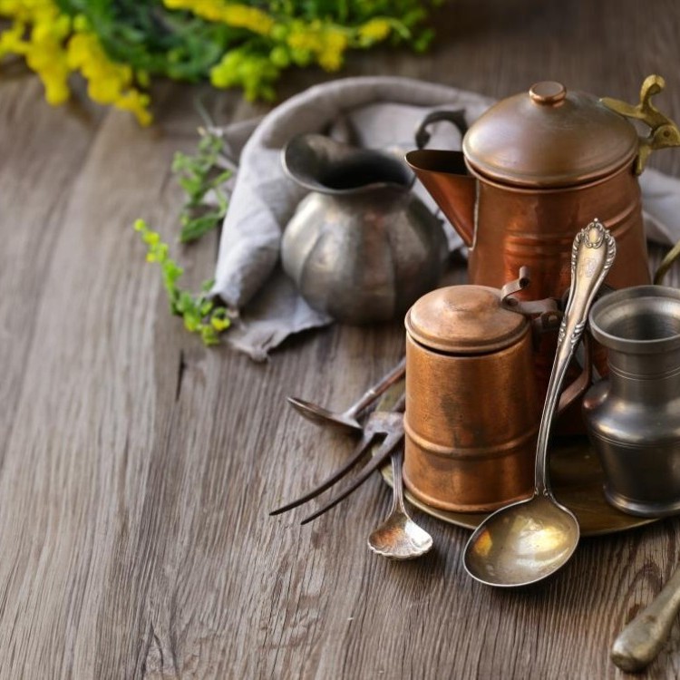 كيفية تنظيف أدوات الخبز المعدنية والتخلص من الصدأ