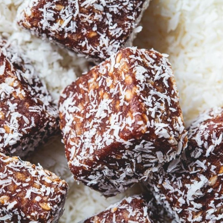 حلى الشوكولاتة بجوز الهند بدون خبز