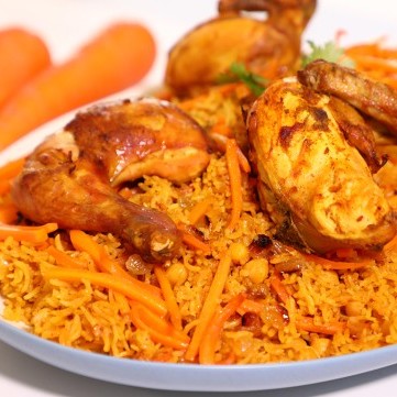 الأرز البخاري بالدجاج والجزر