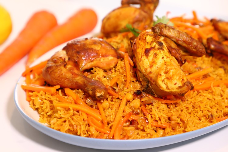 الأرز البخاري بالدجاج والجزر