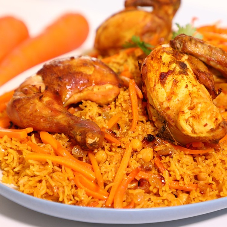 الأرز البخاري بالدجاج والجزر