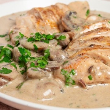 دجاج بالكريمة والمشروم