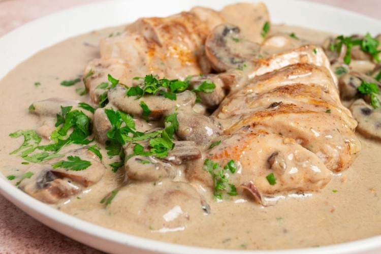 دجاج بالكريمة والمشروم