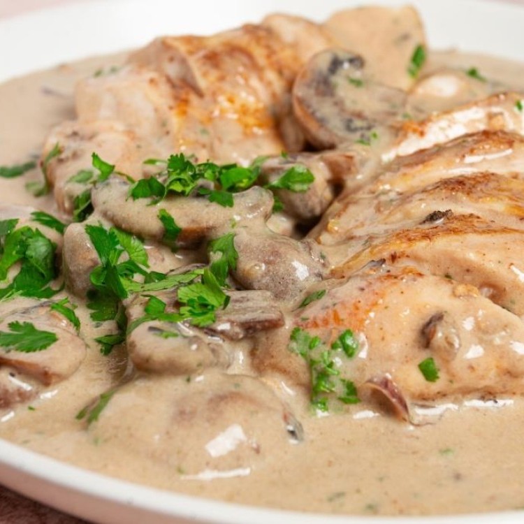 دجاج بالكريمة والمشروم
