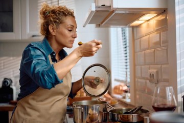 المطبخ بلا وصفات: كيف تطبخين بالحدس؟