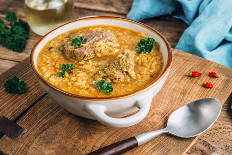 طريقة عمل شوربة الشوفان باللحم للرجيم