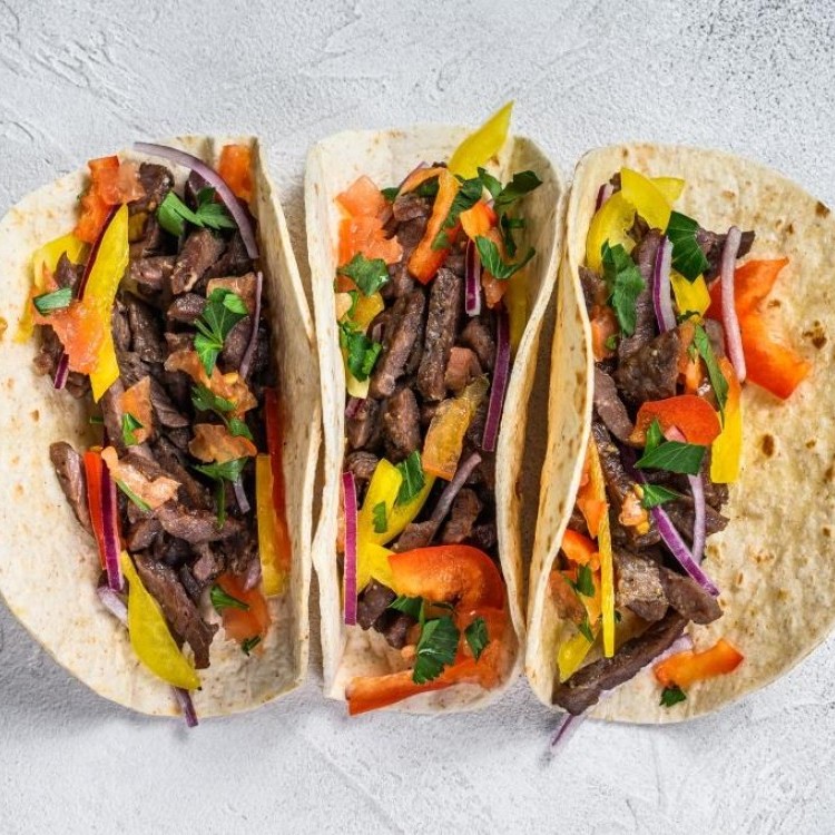تاكو الكباب باللحمة والشيدر
