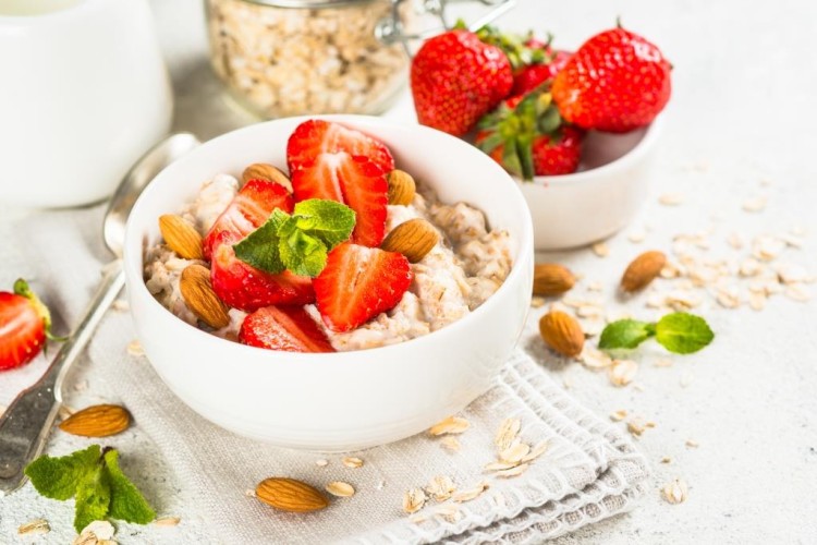 الشوفان الصحي بالفواكة والمكسرات في المنزل