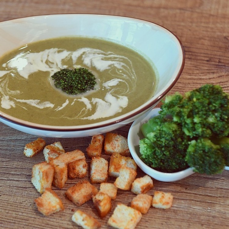 شوربة البروكلي السهلة