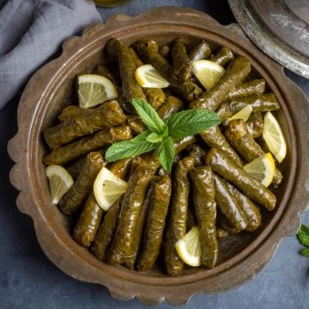 ورق عنب بزيت الزيتون والليمون